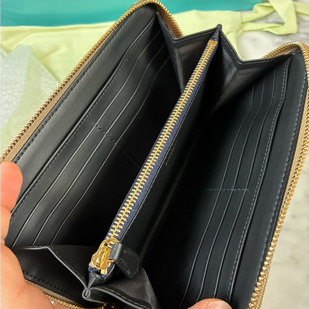 NWT Authentic Burberry House Check Canvas Dark Blue Zip Wallet - Retail $630 - Picture 5 of 8